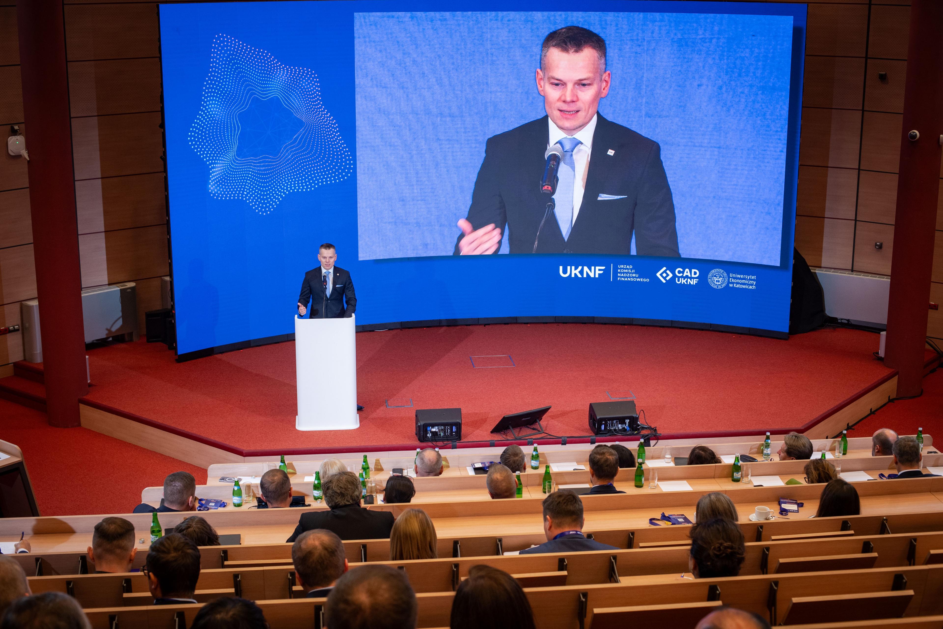 Another photo of Jacek Jastrzębski on stage