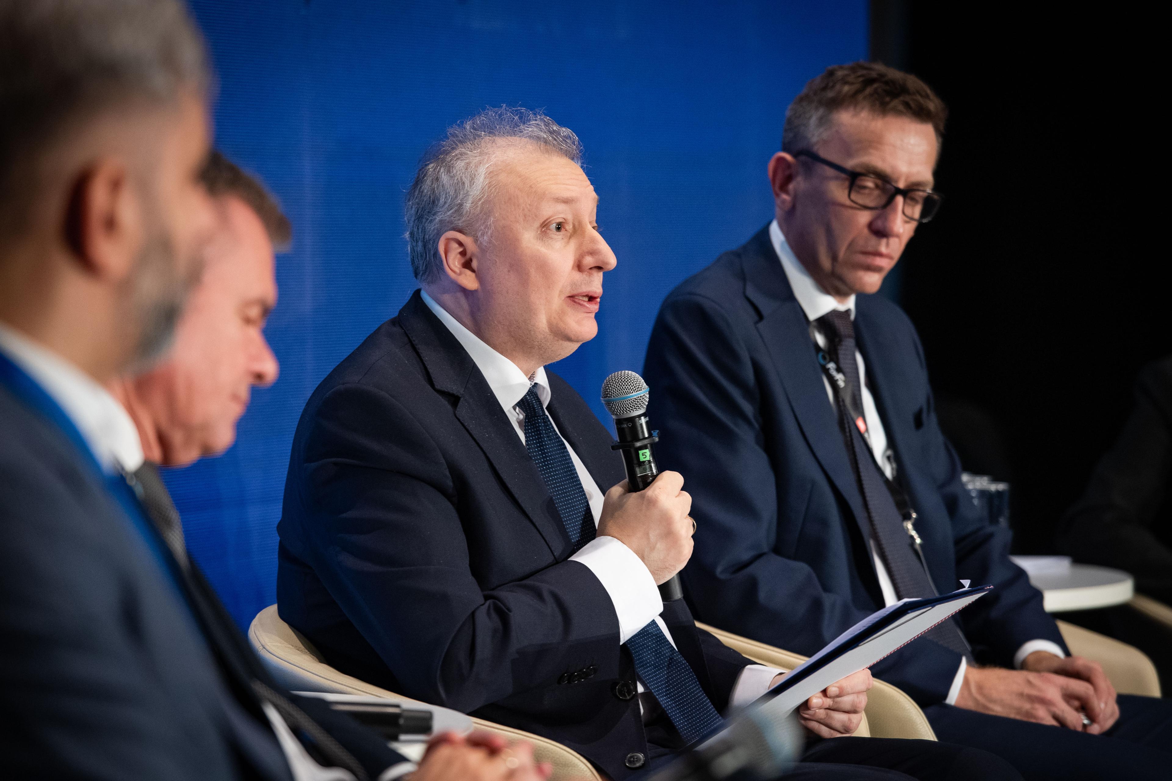 Sebastian Skuza with microphone