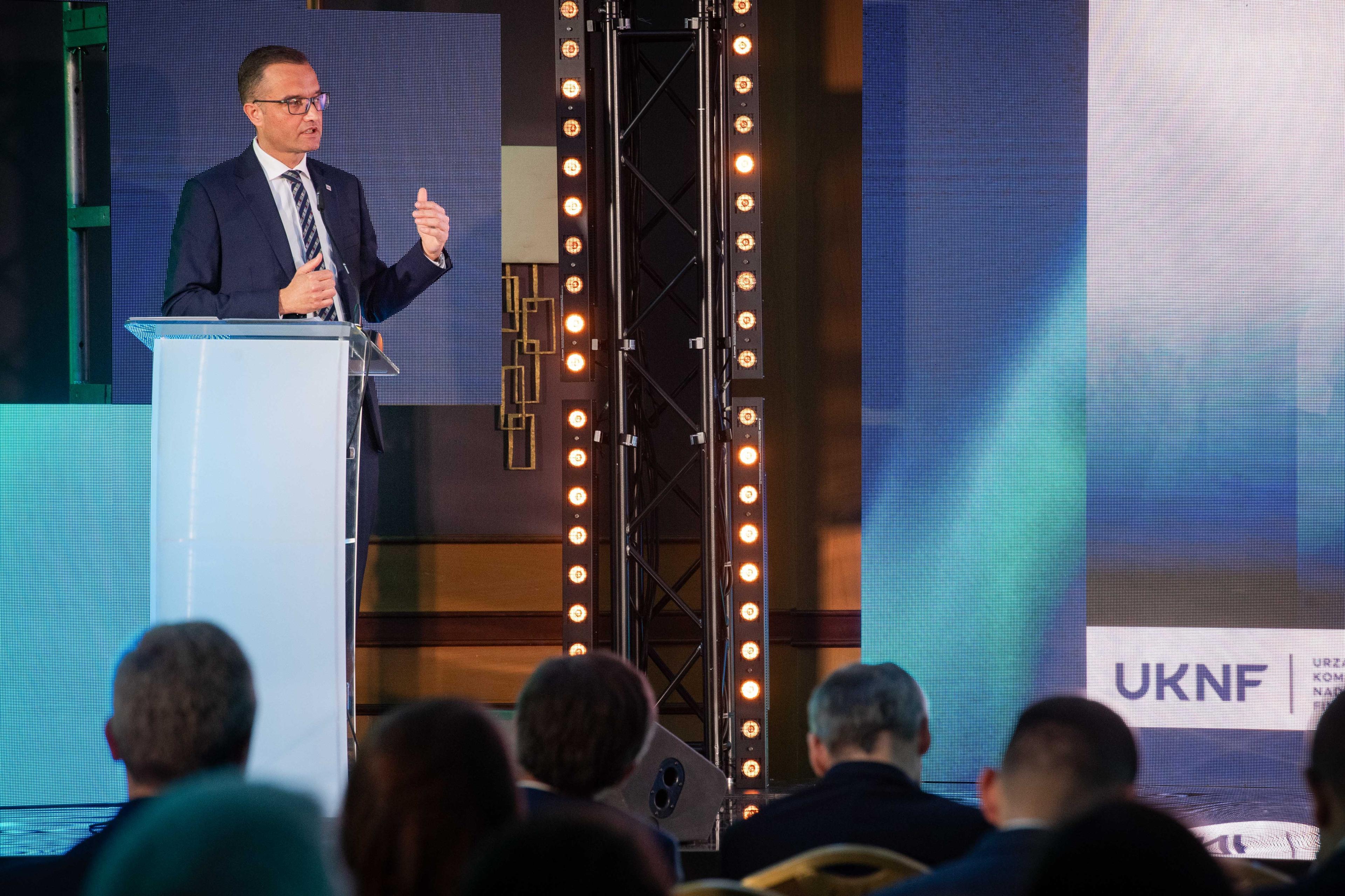 another photo of Marcin Mikołajczyk on stage