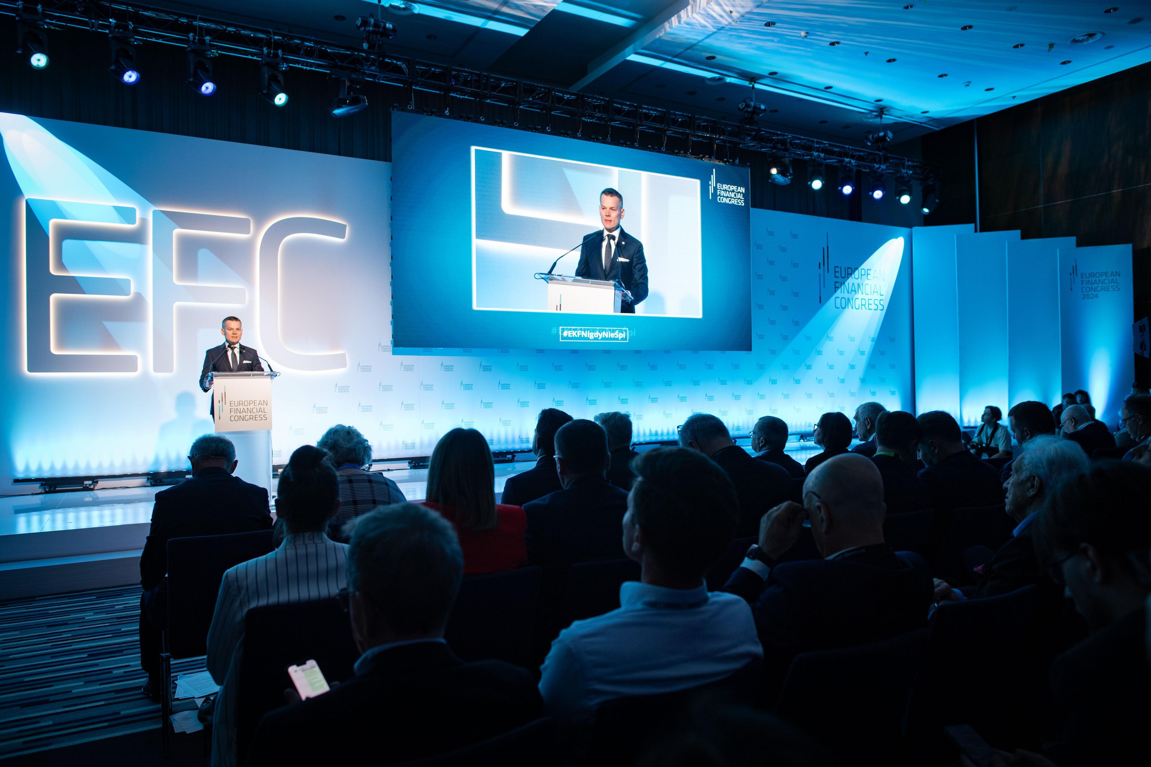 The audience and Jacek Jastrzębski