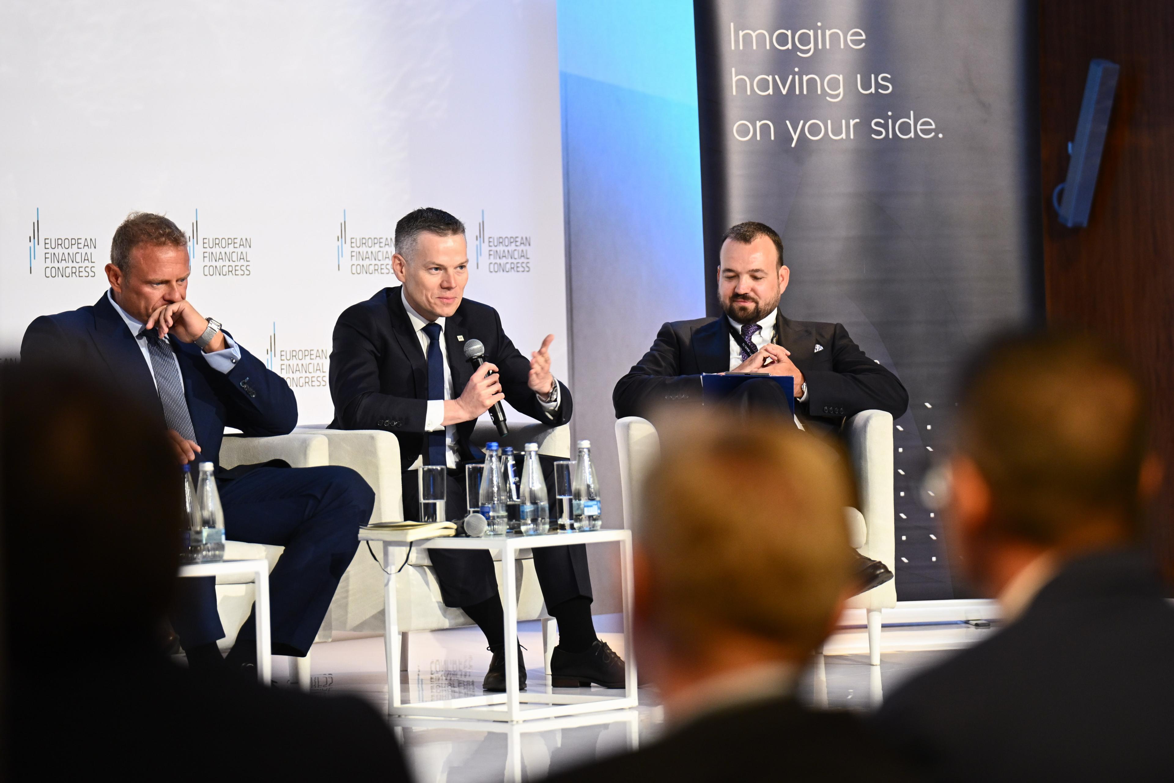 Jacek_Jastrzębski_w_panelu_nt_fuzji_i_przejęć_w_sektorze_bankowym_EKF