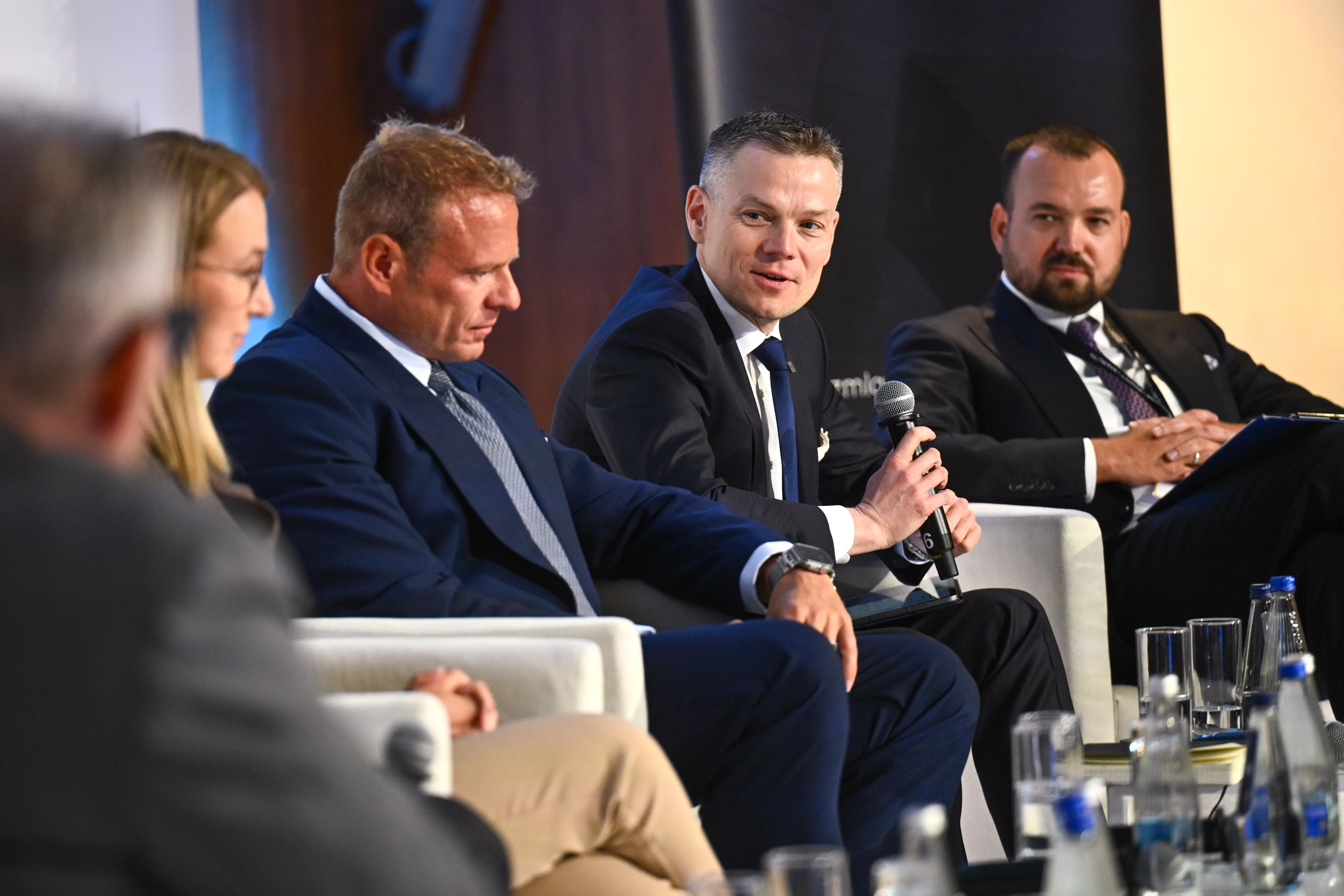 Jacek_Jastrzębski_wystąpił_na_EKF_w_panelu_nt_fuzji_i_przejęć_w_sektorze_bankowym