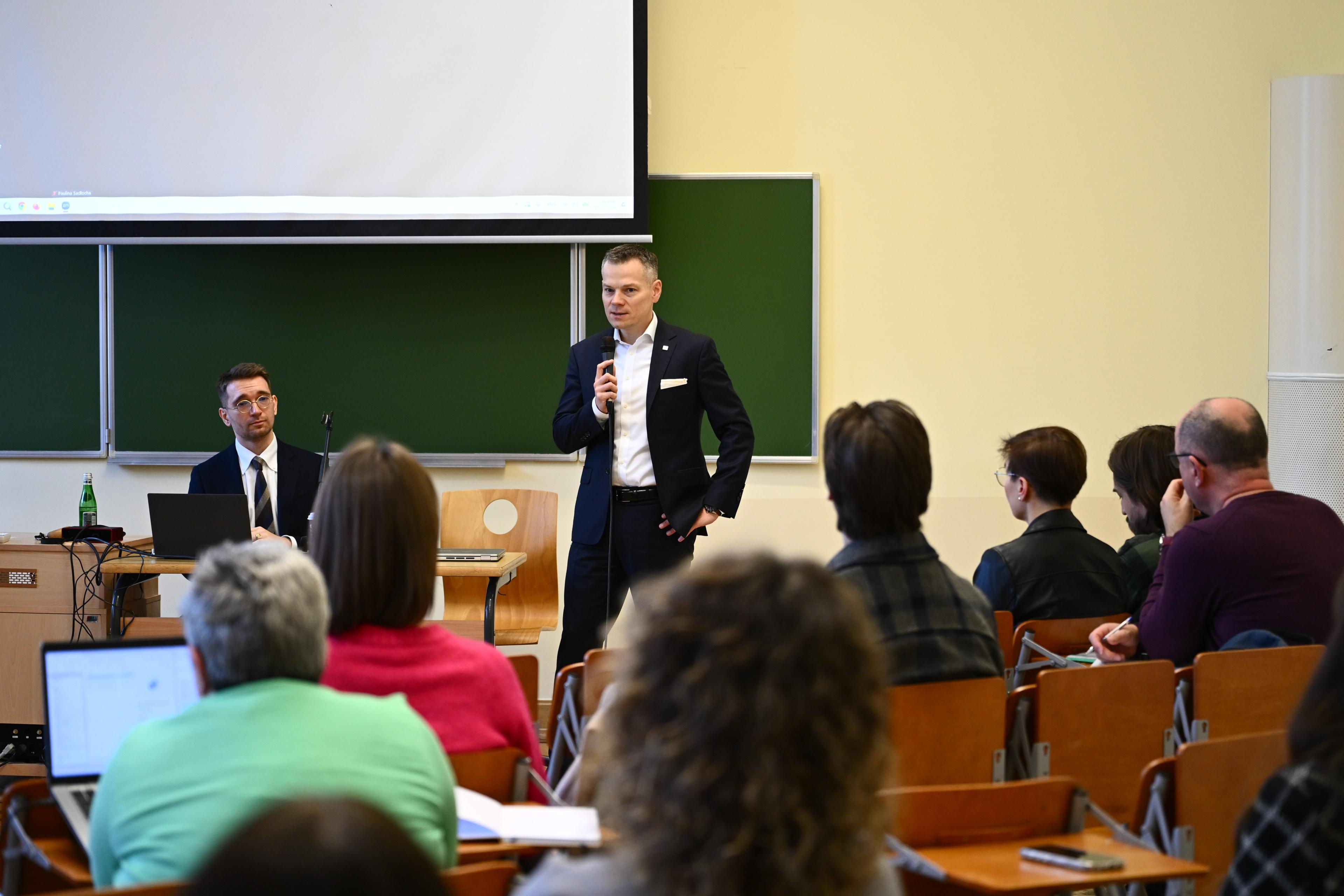 Jacek Jastrzębski na inauguracji studiów podyplomowych z cyberbezpieczeństwa i ochrony danych_3