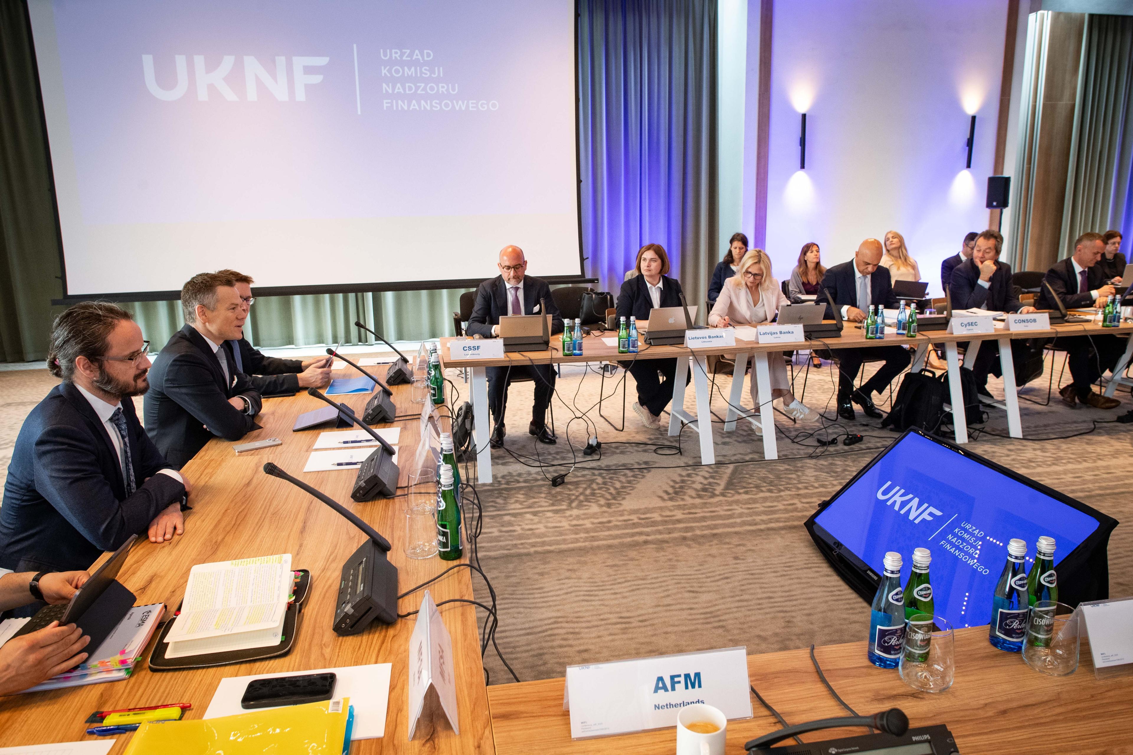 Jacek Jastrzębski na posiedzeniu Rady Organów Nadzoru ESMA Jacek Jastrzębski na posiedzeniu Rady Organów Nadzoru ESMA