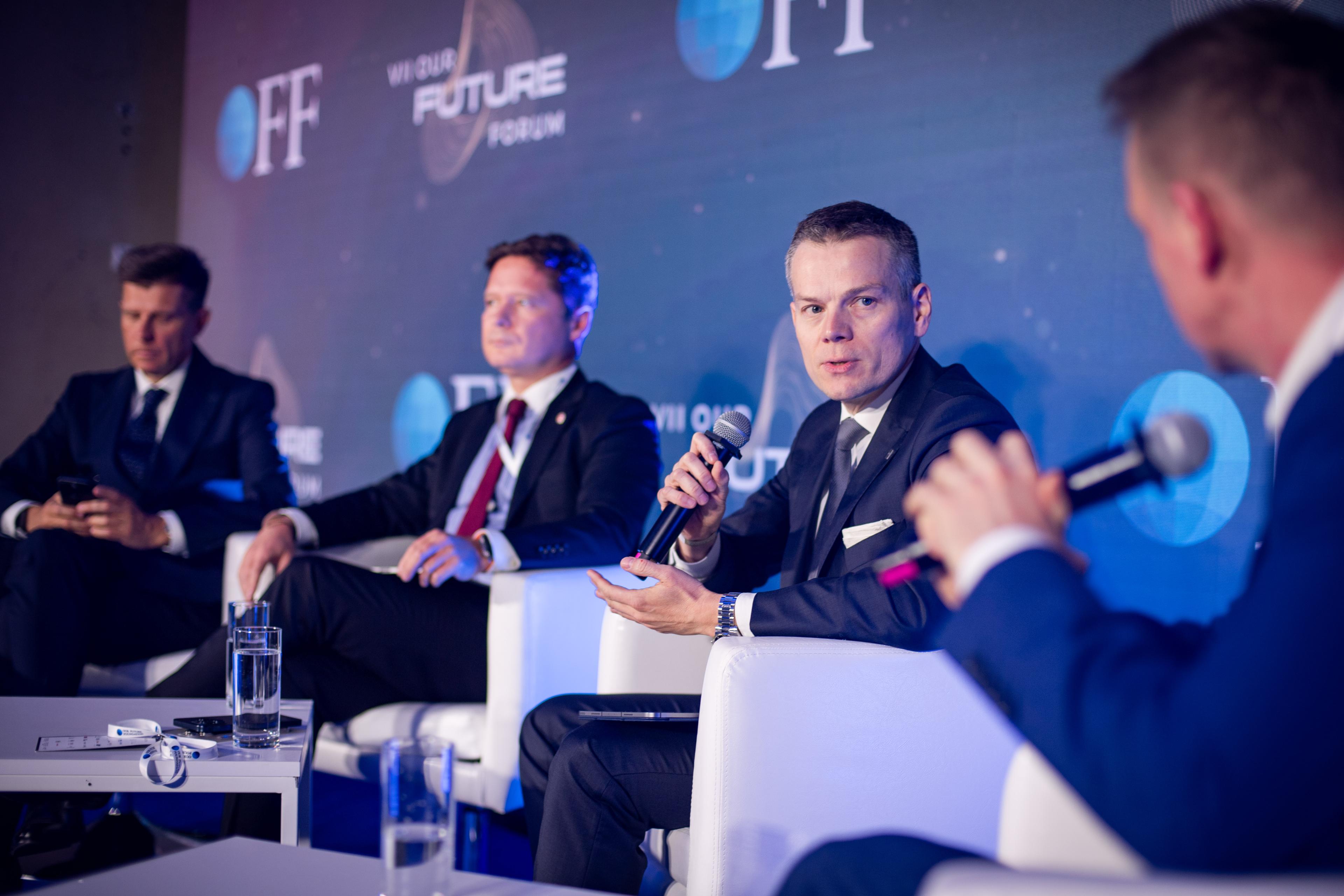 Jacek Jastrzębski wystąpił w panelu nt. perspektyw finansowych młodego pokolenia_1