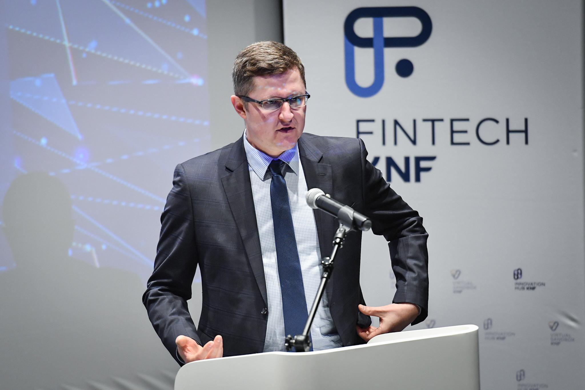 Kamil_Mroczka_na_wspolnej_konferencji_UKNF_WPiA-UW_oraz_FinTech_Poland