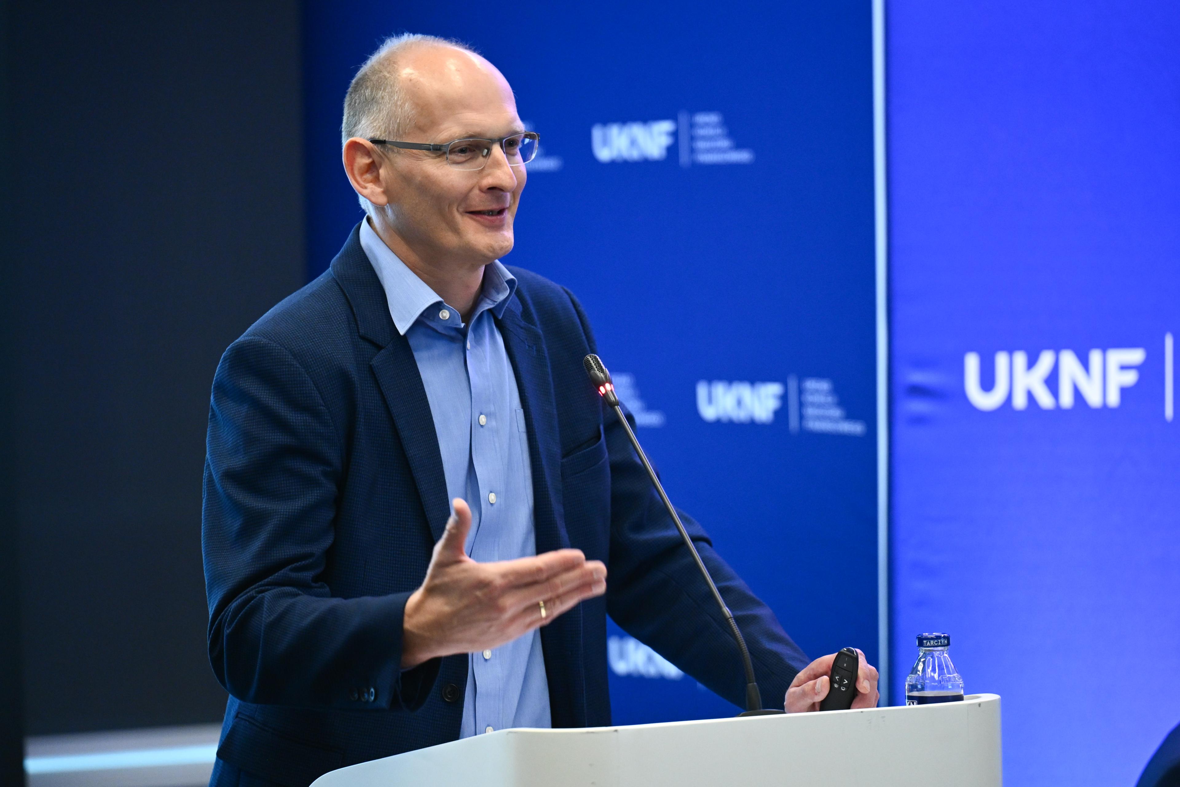 Maciej Sobolewski podczas seminarium - Wydatki zbrojeniowe – wpływ na gospodarkę i system finansowy