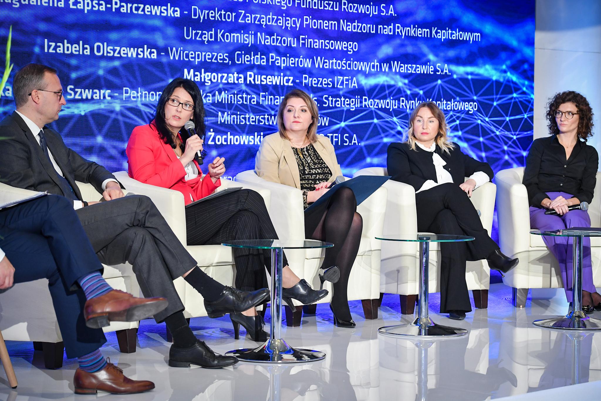 Magdalena_Lapsa-Parczewska_wystapila_w_panelu_na_Forum_Funduszy_IZFiA