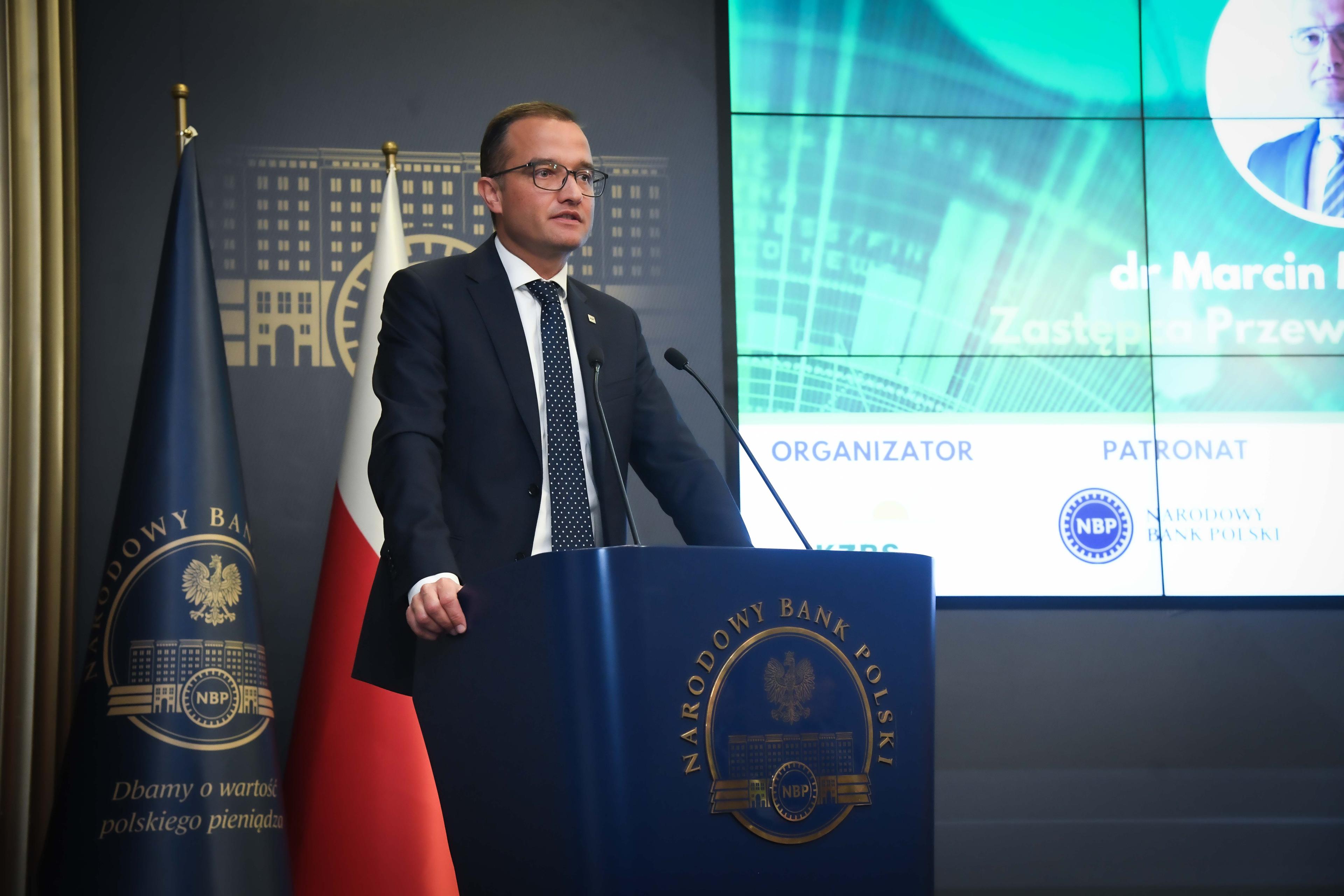 Marcin Mikołajczyk podczas wystąpienia