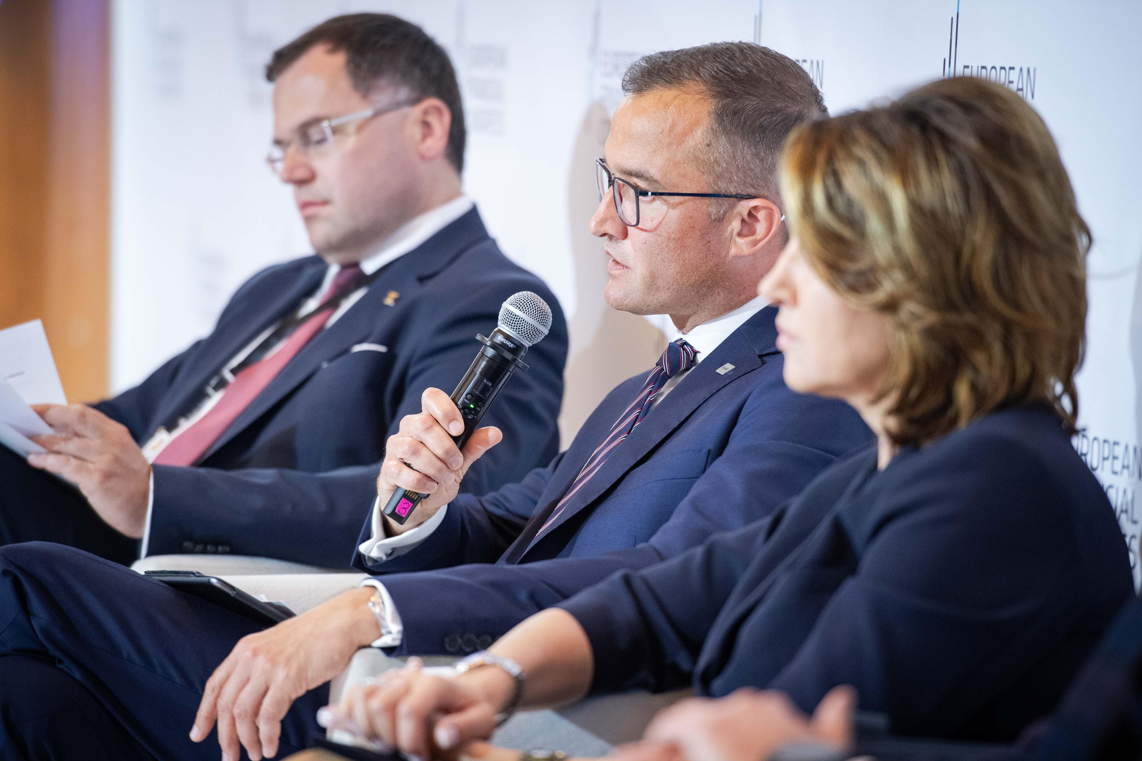 Marcin Mikołajczyk w panelu o ochronie sektora finansowego - EKF