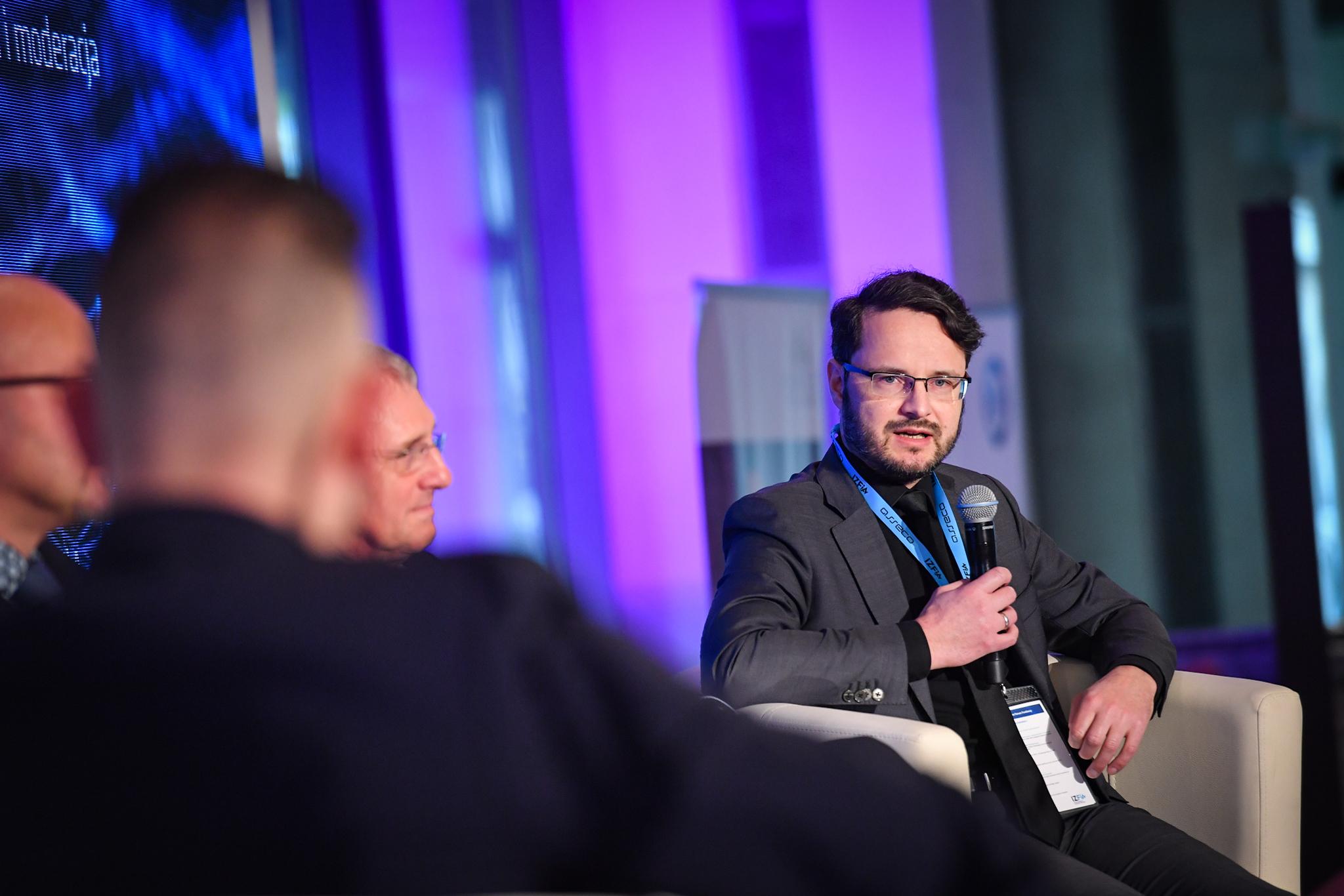 Piotr_Kozinski_w_panelu_na_Forum_Funduszy_IZFiA