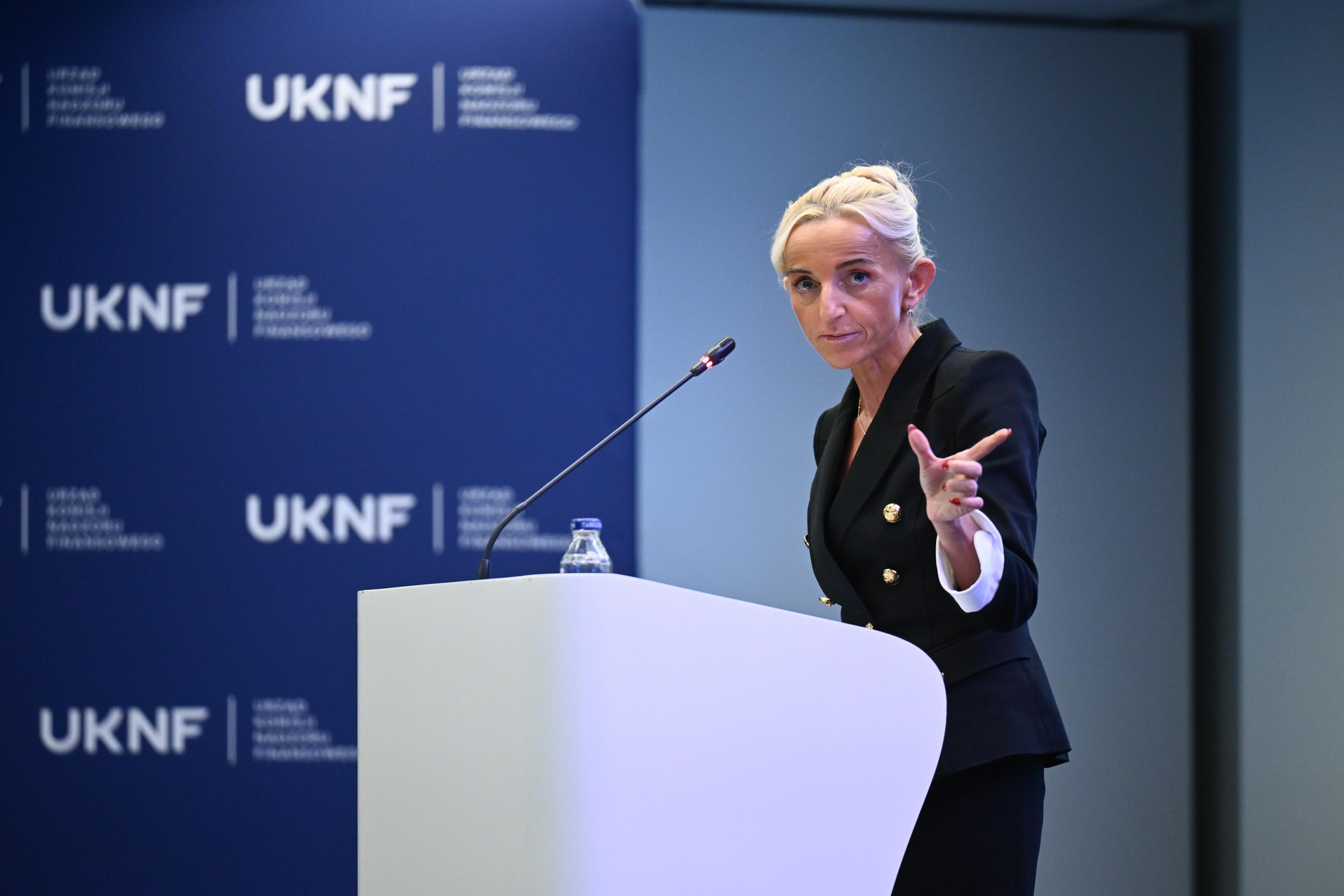 Marta Postuła poczas seminarium - Wydatki zbrojeniowe – wpływ na gospodarkę i system finansowy