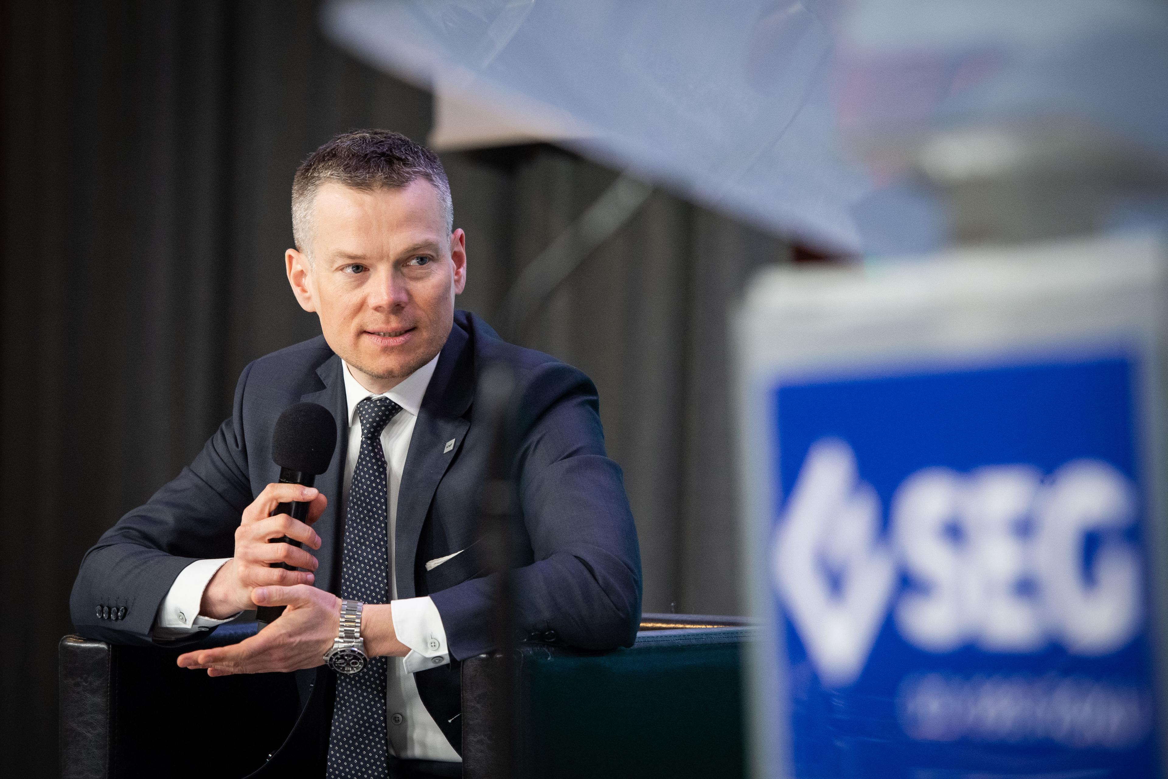 Przewodniczacy_KNF_podczas_kongresu_SEG