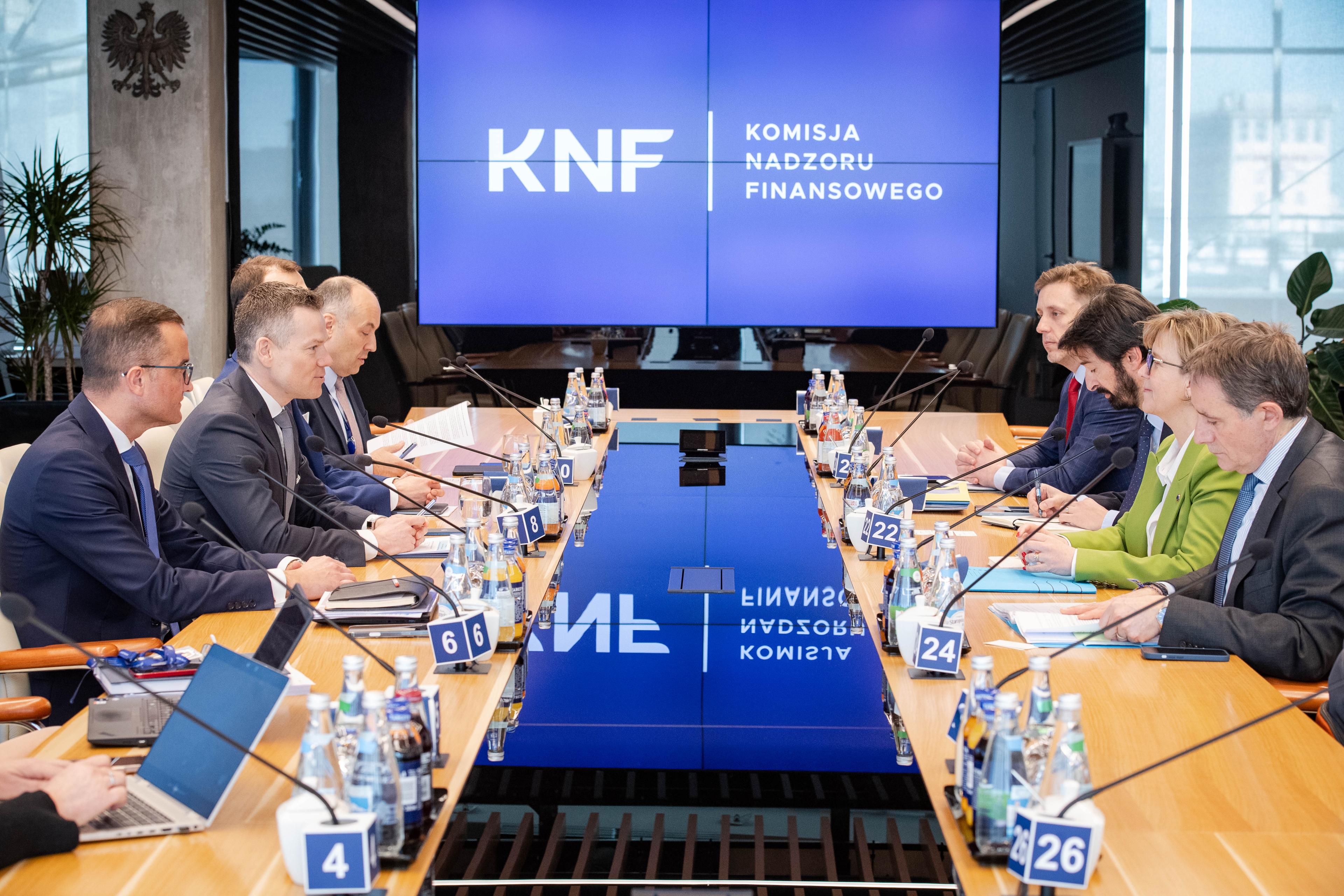 Przewodniczacy_KNF_spotkanie_z_Komisarzem_ds_Uslug_Finansowych_oraz_Unii_Oszczednosci_i_Inwestycji_1.jpg Przewodniczacy_KNF_spotkanie_z_Komisarzem_ds_Uslug_Finansowych_oraz_Unii_Oszczednosci_i_Inwestycji_1.jpg