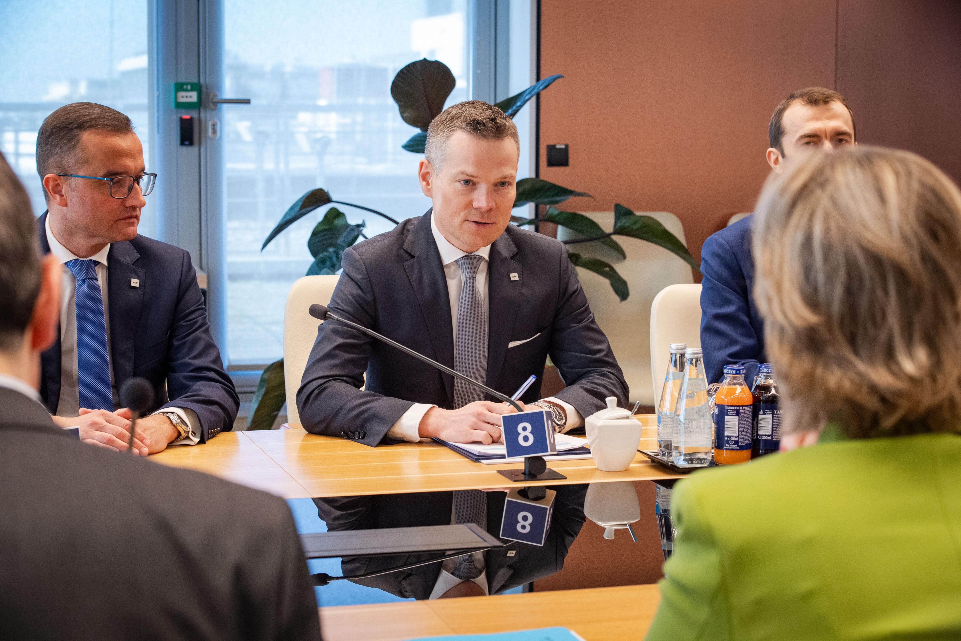 Przewodniczacy_KNF_spotkanie_z_Komisarzem_ds_Uslug_Finansowych_oraz_Unii_Oszczednosci_i_Inwestycji_2.jpg Przewodniczacy_KNF_spotkanie_z_Komisarzem_ds_Uslug_Finansowych_oraz_Unii_Oszczednosci_i_Inwestycji_2.jpg