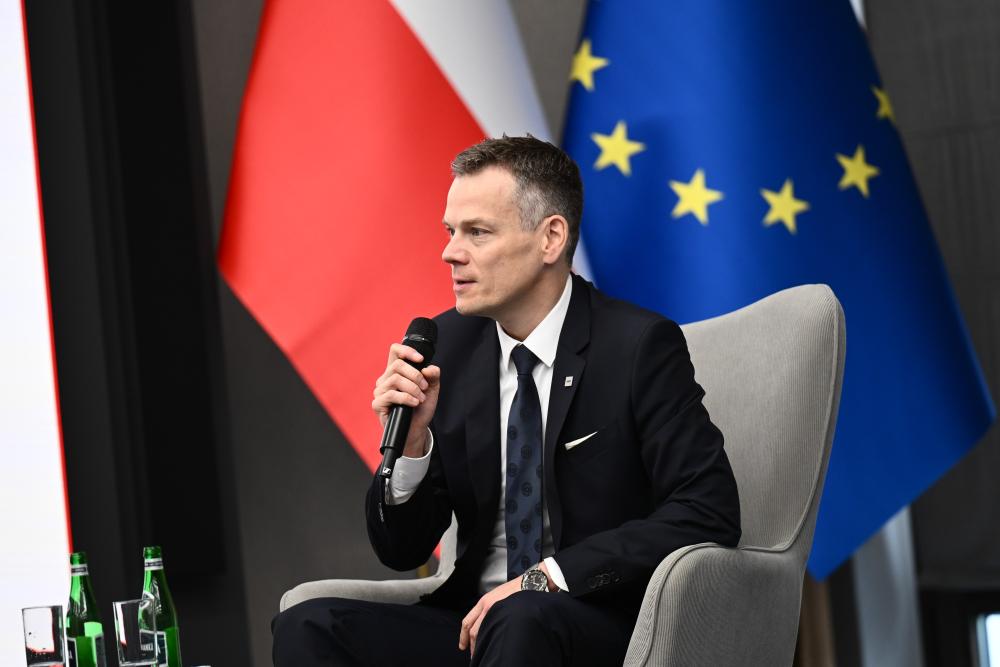 Przewodniczący KNF wystąpił w debacie z okazji 25-lecia GIIF_5
