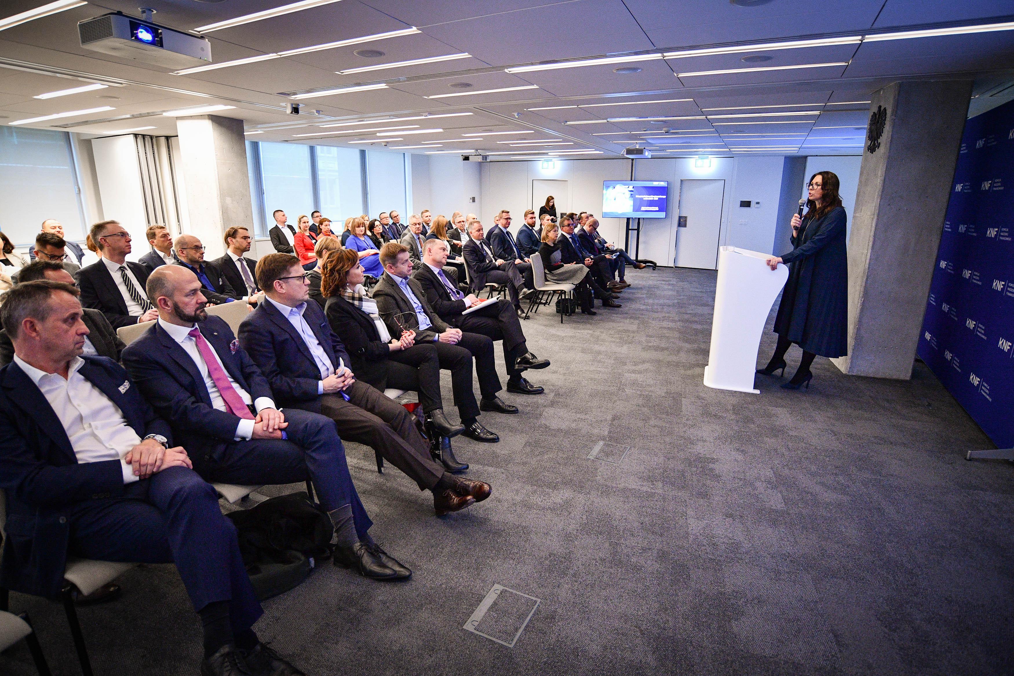 Sala z uczestnikami spotkania z przedstawicielami sektora ubezpieczeń